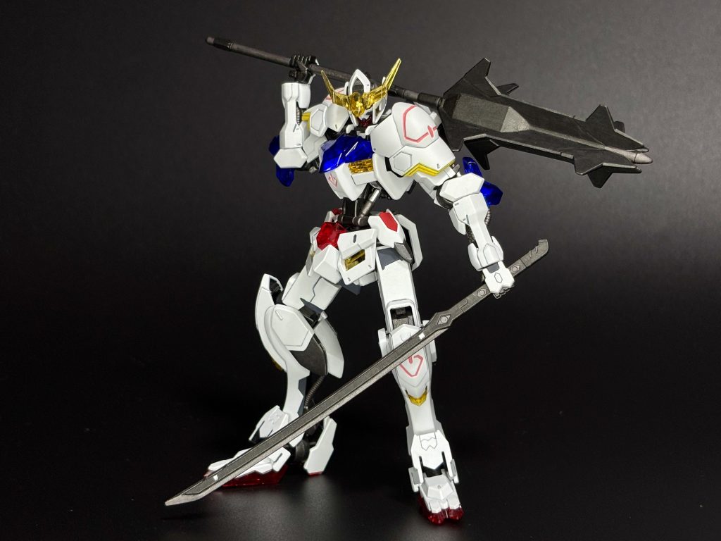 【2025年7月7日追記】背景紙使って再撮影しました。この当時はクリアパーツ部はつやあり、それ以外の部分はつや消しのギャップで魅せるっていうコンセプトで作ったんですが、むしろクリアパーツ部も容赦なくつや消ししたほうが雰囲気良くなるっぽいです。(エアリアルで実践済み)気が向いたらそのうちつや消しぶっかけます。