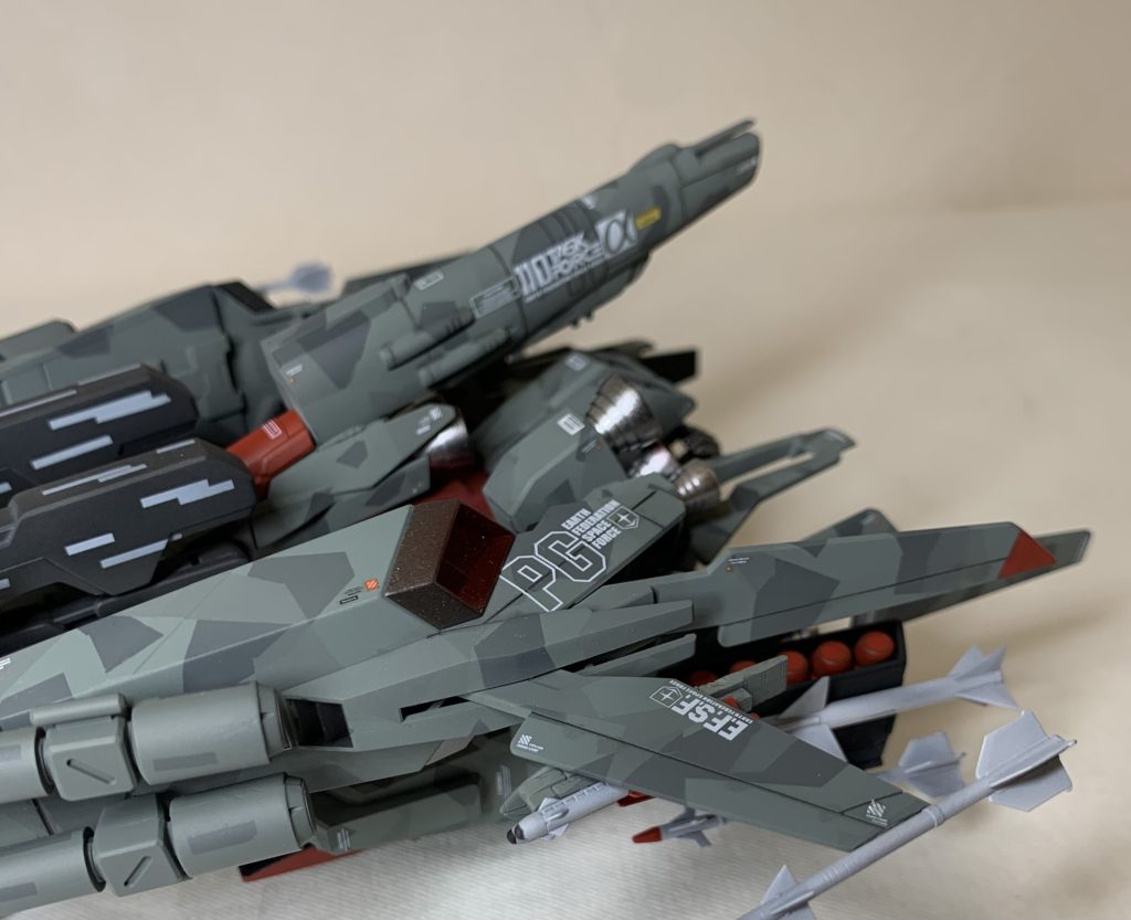 デカールに関しては、ゼータプラス c1やex-sガンダムのデカールを使い、センチネル風に仕上げました。