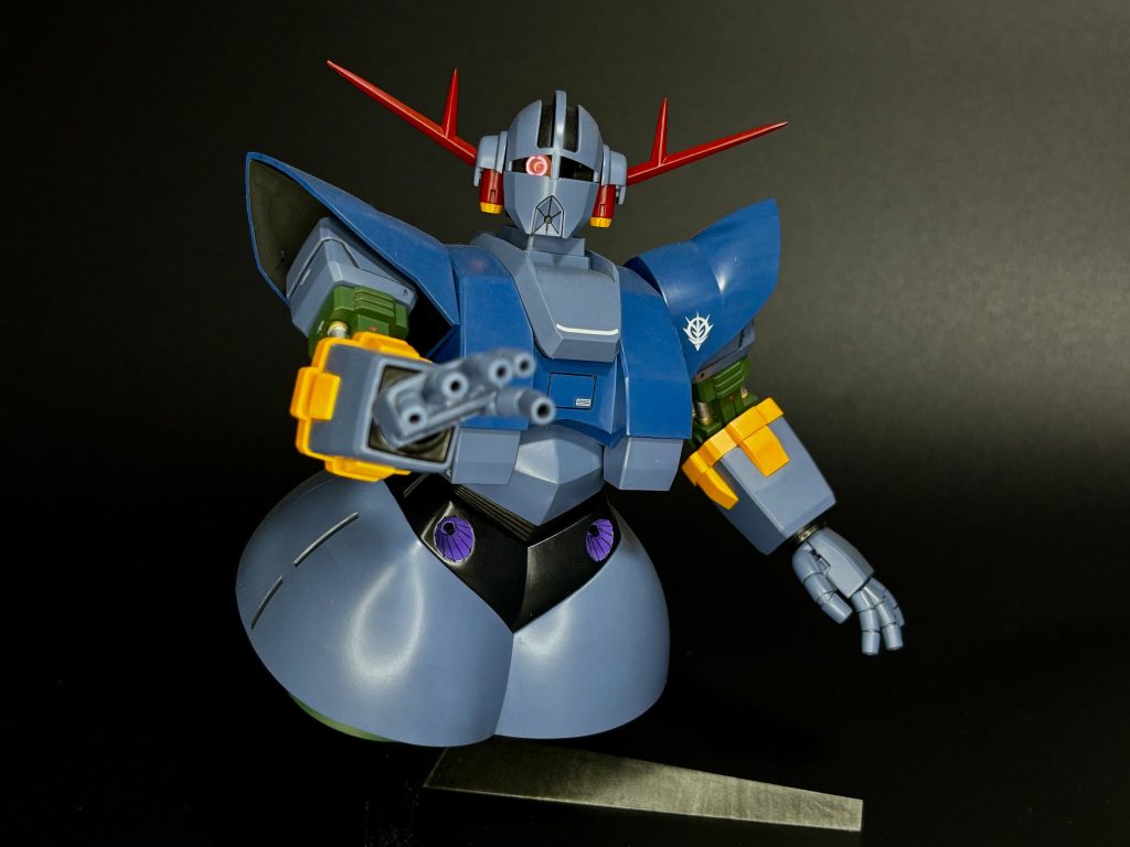 【2025年7月7日追記】背景紙使って再撮影しました。モールドの掘り直しを本格的に始めた記念すべき一作。おかげさまでこれを機に製作期間が膨れ上がりました笑この時に導入したクレオスのラインチゼルは今も愛用していますが、0.1mmと0.15mmのメインで使う二本をDULOのタングステンブレードに切り替えました。ラインチゼルも性能的には全然悪く無いんですが、ブレード部分が短いので奥まった部分が掘れないのです。なので、ブレード部分の長いDULOに切り替えた次第でございます。