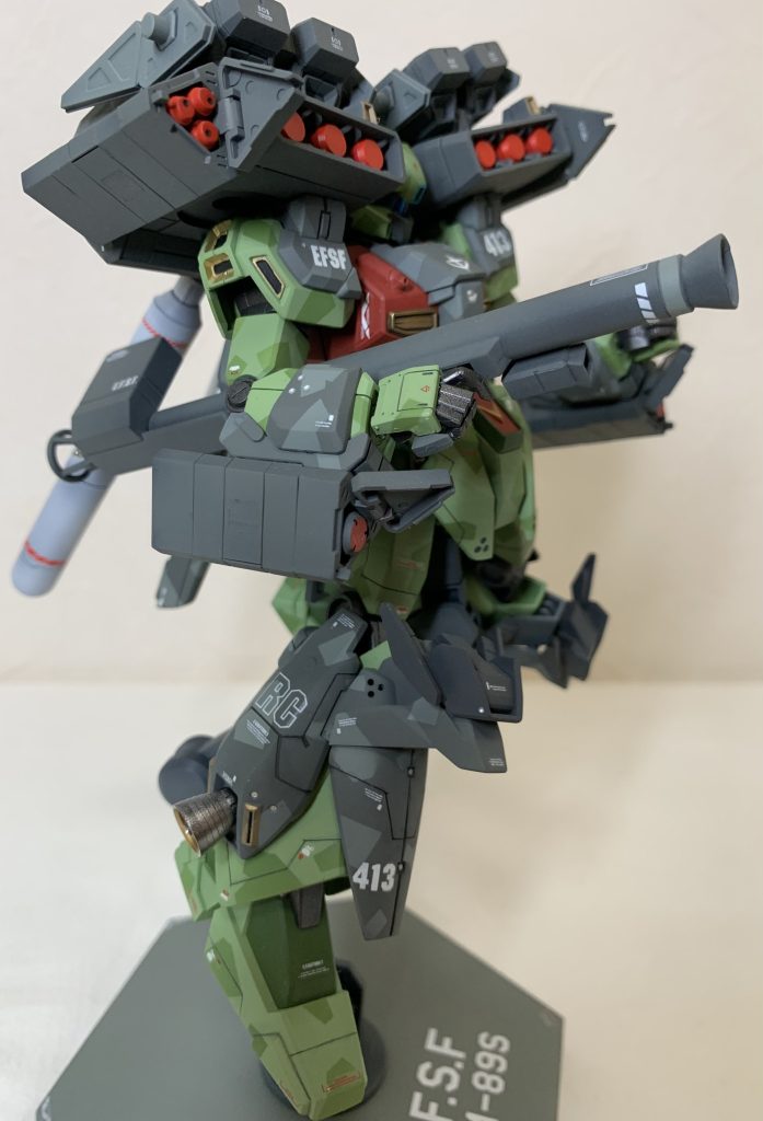 改造ポイントは、コトブキヤモデリングサポートグッズのラジエートフィン、プロペラントタンク、バーニア、ミサイルユニット等を使用してディテールの追加、スジボリやビス穴、プラ板加工で情報量の追加、一部にメタルパーツ、メタルボールを使用しました。