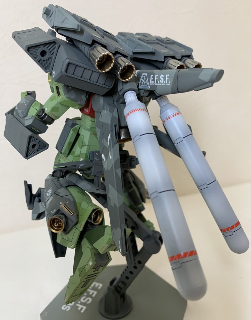 ミサイルポットとビームライフルのマウントにはネオジム磁石を仕様しております。