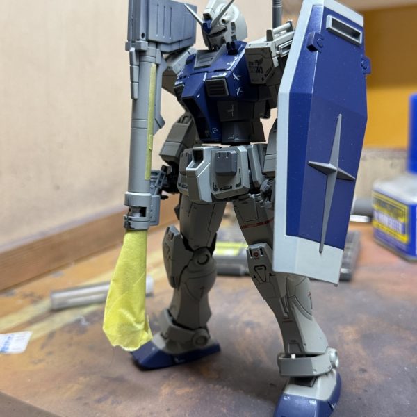G-3ガンダム　　オリジンガンダムベースシールド見つけだしたので塗装しました。。笑あと、、フルアーマーガンダムの余ったシールドも出てきたので、、一つはノーマル、、もう一つはクロスを消した仕様で！ む、むっ、、、そういえば、、作り掛けのこいつらの存在を忘れてた。。。∑(ﾟДﾟ)これも、勢いで仕上げなきゃ、、、（4枚目）