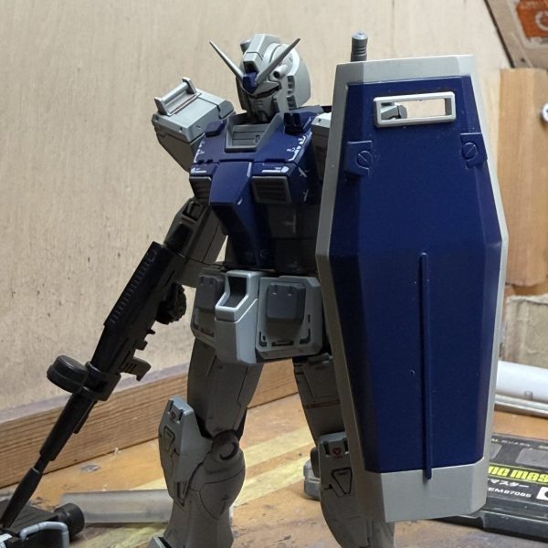 G-3ガンダム　　オリジンガンダムベースシールド見つけだしたので塗装しました。。笑あと、、フルアーマーガンダムの余ったシールドも出てきたので、、一つはノーマル、、もう一つはクロスを消した仕様で！ む、むっ、、、そういえば、、作り掛けのこいつらの存在を忘れてた。。。∑(ﾟДﾟ)これも、勢いで仕上げなきゃ、、、（1枚目）