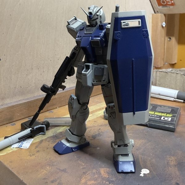 G-3ガンダム　　オリジンガンダムベースシールド見つけだしたので塗装しました。。笑あと、、フルアーマーガンダムの余ったシールドも出てきたので、、一つはノーマル、、もう一つはクロスを消した仕様で！ む、むっ、、、そういえば、、作り掛けのこいつらの存在を忘れてた。。。∑(ﾟДﾟ)これも、勢いで仕上げなきゃ、、、（6枚目）