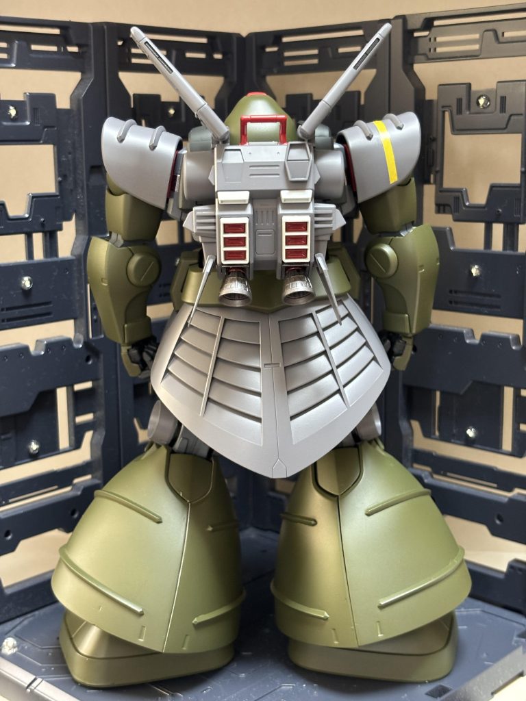 バックビューバックパックが若干小ぶりのような。。。