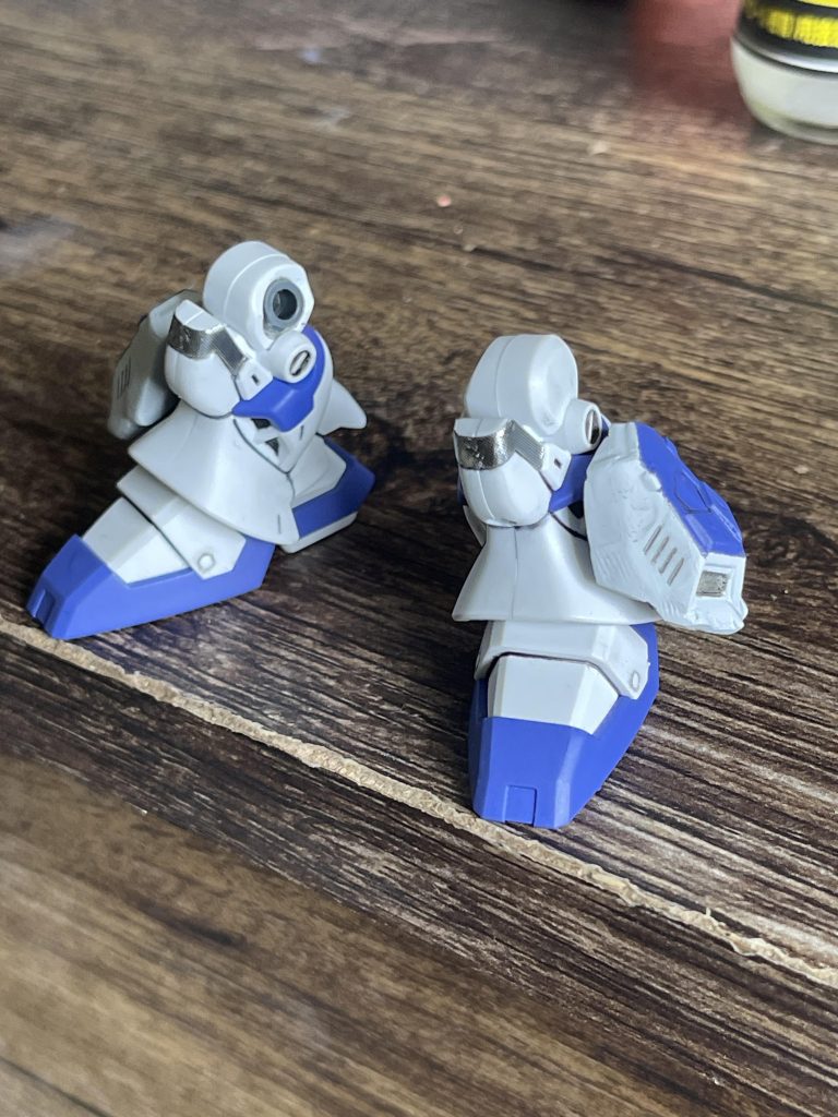 既存のパーツを切り貼りして、パテを盛り作成しています。