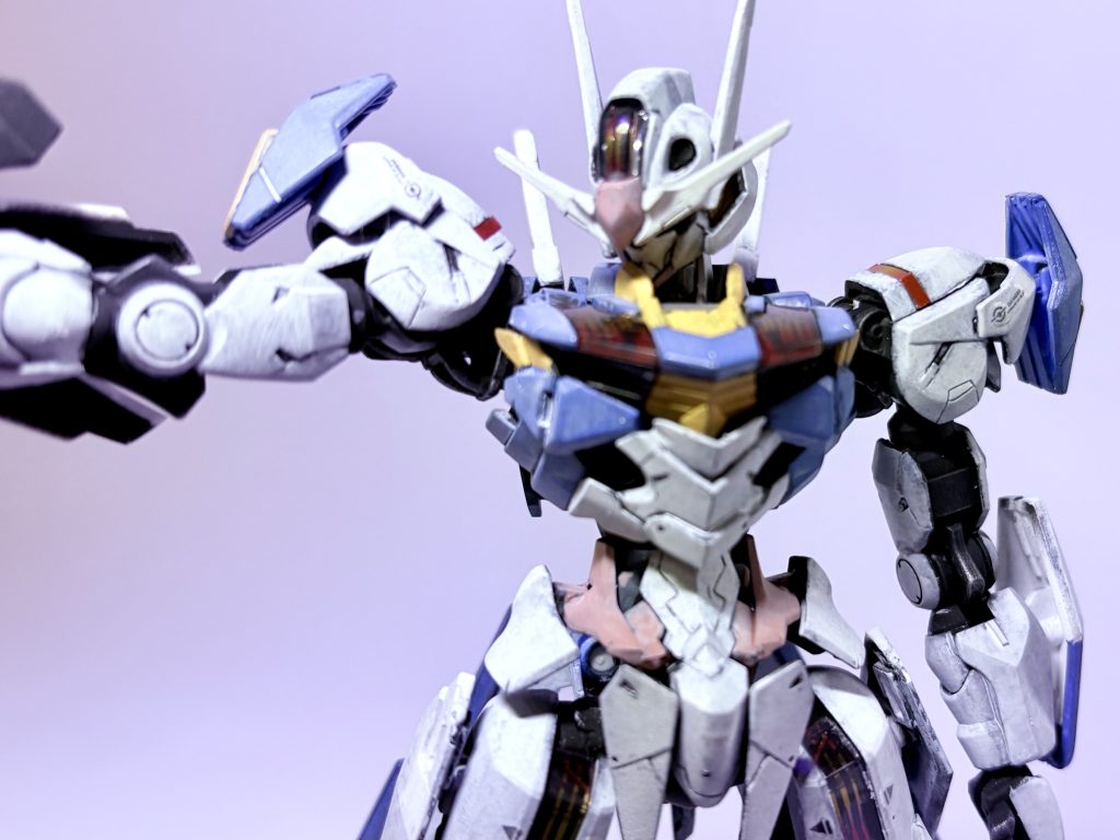 エアリアルのカラーばっかり持ってるのに全然違うジャンルに使ってたのですが、やっと本人に塗ることが出来ました。MR HOBBYのXGUC02ガンダムエアリアルホワイトの発色がめちゃくちゃ良かったです。コレで筆塗りの白も怖くありません