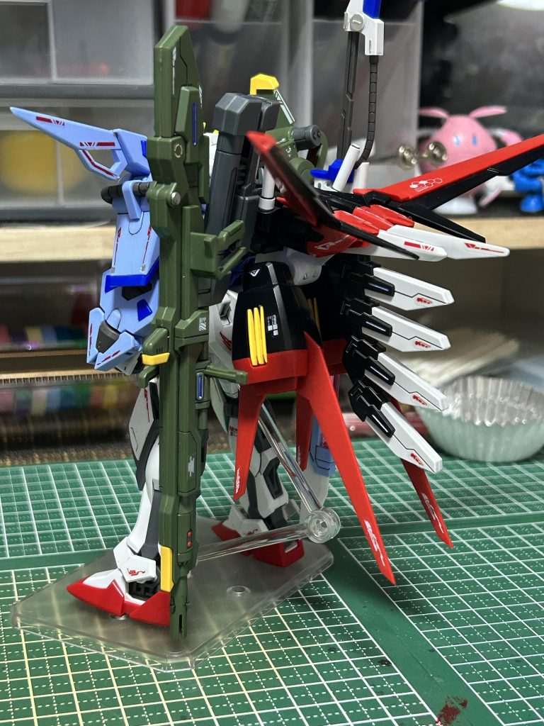 今回も安定の部分塗装とスミ入れなのですが、100均で制作に使えそうなのを物色してたらホビーステッカーを初めて発見して即買いですよねw水転写式デカールとか興味はあったのですが社畜はズボラ過ぎて中々手が出せず、このステッカーなら気楽に出来るなと思い購入して使ってみました(｡•ᴗ•｡）