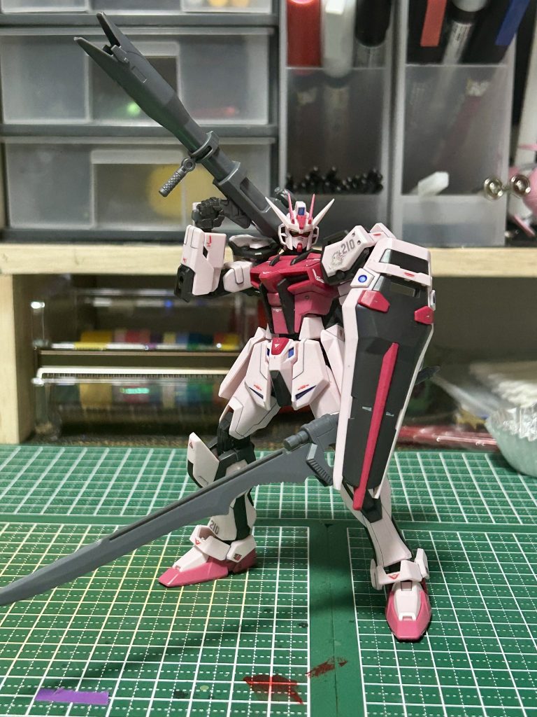 ちなみに、ホビーステッカー貼りのテストとして投稿予定はなかったストライクルージュも折角なので載せておきます( ´ー｀)（同じストライクだし良いかなと‥w）この機体にはバズーカとグランドスラムを装備させてパシャリ✧p📷qω•´*)それでは皆様次回作まで良き社畜、ガンプラライフを！( ´Д｀)ﾉ~ﾊﾞｲﾊﾞｲ