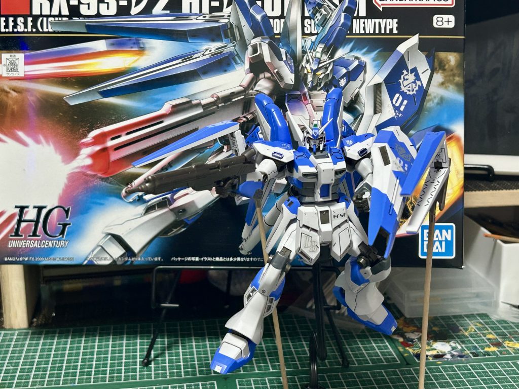 宇宙世紀シリーズは見た事が無いのですが機体のカッコよさに惹かれて購入しちゃいますねw武器の塗装は‥この色味の方が好みなので整形色のまま行かせてもらいました(´･∀･`)面倒くさいとか思ってないんだからね(-ω-´  ) ファンネル6本はかっこよすぎる。。( ᐪ꒳ᐪ )✧⁺