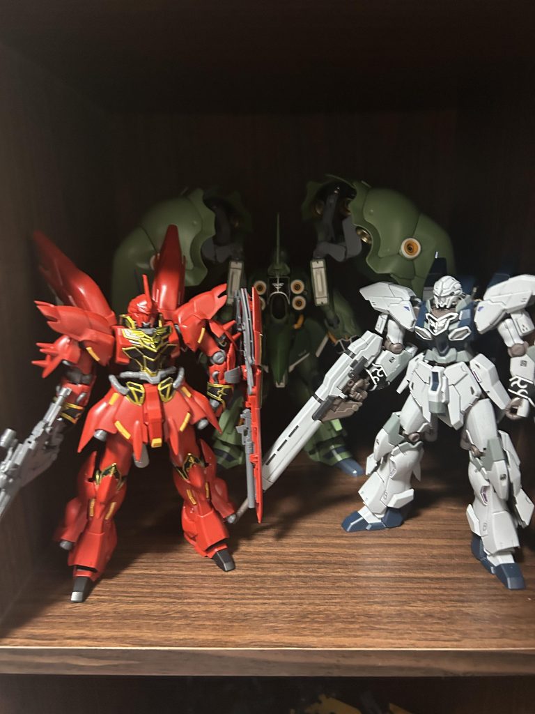 次はチーム袖付き！初のHGUCシリーズはシナンジュでしたね。ここからHGUCを買い始めた始まりの機体です！この3機体は過去に投稿もしてる機体達ですね( ´ー｀)よかったら見てくれたら嬉しいです！┏○))ﾍﾟｺｯ