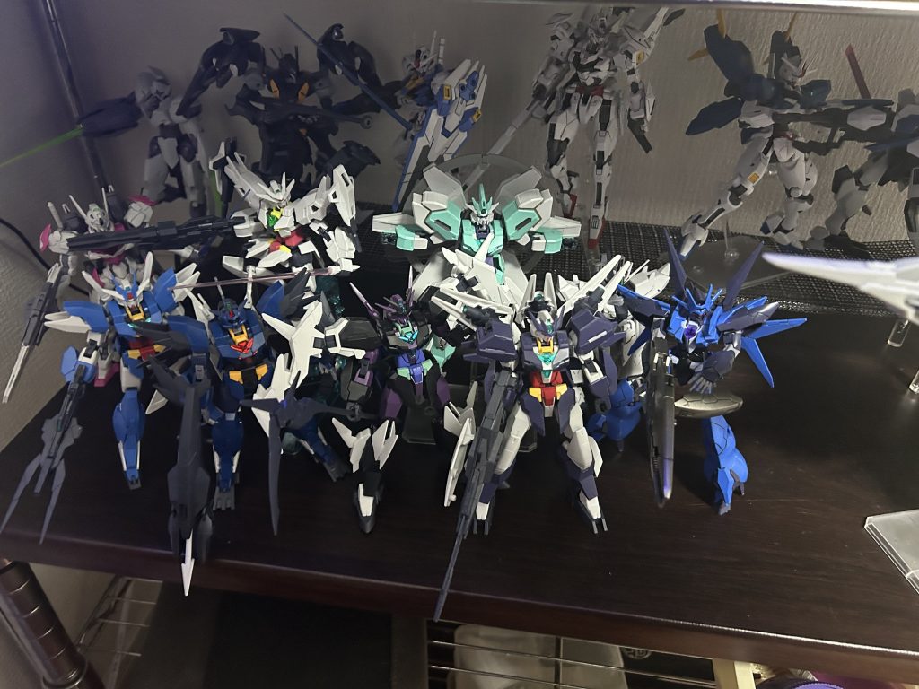 続いてが水星の魔女シリーズとプラネッツシステムの機体達ですね( ´ー｀)水星のキットを作ったときはこのパーツ数でこんな凄い機体作れるんだと感動した記憶があります(*´｀*)プラネッツシステムはアニメ見てかっこよ過ぎて即探しに行った程好きな機体達です(*^^*)中々ウェポンが見つからないしで全部揃うのはまだまだ先かなと思っております(´•ω•`; )