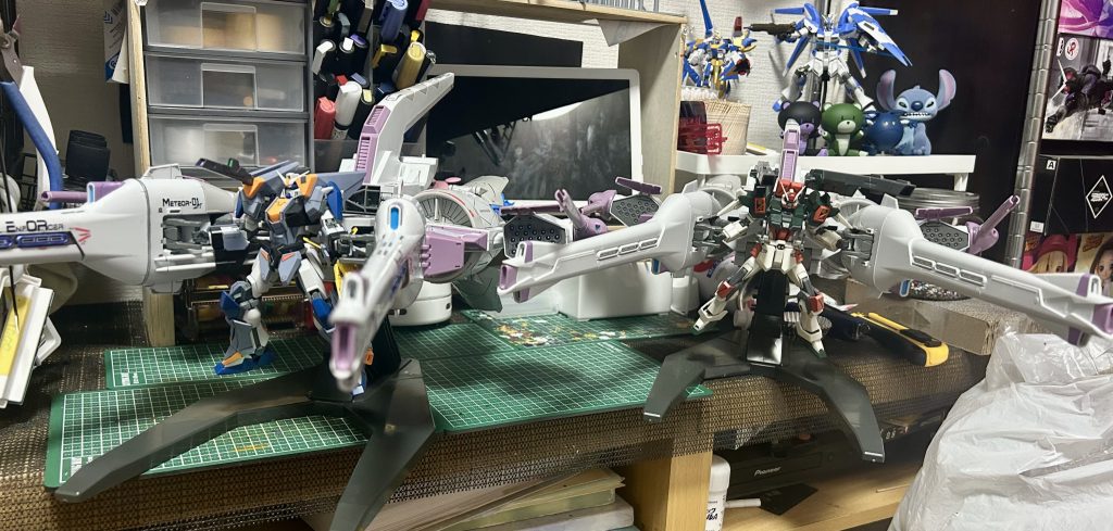 この2機揃ってるのを見るとSEEDFREEDOMまた見たくなってきますね(*´`*)デュエルとバスターはこの為に買ったと言っても過言ではない!!最高の休日でございます(๑•̀ㅂ•́)و✧そして問題が‥1機でもデカイのに2機分のミーティアを何処に置くか問題です。。前回の投稿見てもらえば分かるのですがまぁまぁガンプラも集まり置くスペースが無いので頭を抱えております( ´•̥ω•̥` )まぁとりあえず置けるところに置こうかと思います( ゚∀゚)アハハそれでは皆様次回の機体まで良いガンプラ、社畜Lifeを!( ´Д`)ノ~バイバイ