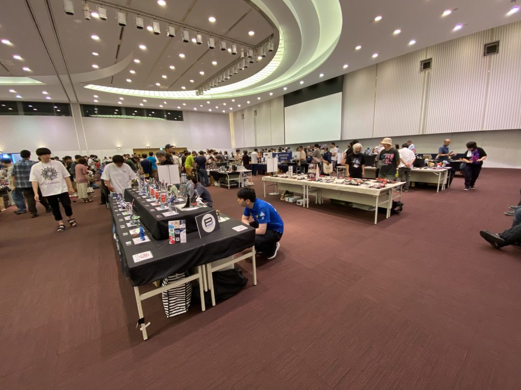 新潟朱鷺メッセ。会場はおじさんだらけ外は、なにわ男子のコンサートで若い娘だらけで壮絶でした(゚o゚;;