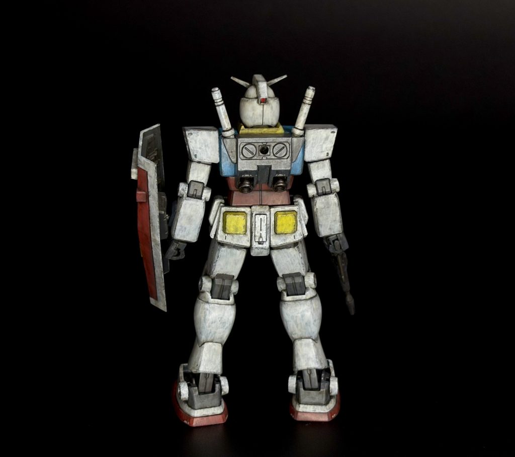 後ろ姿。多過ぎず少な過ぎず。中肉中背の良い背中してます。