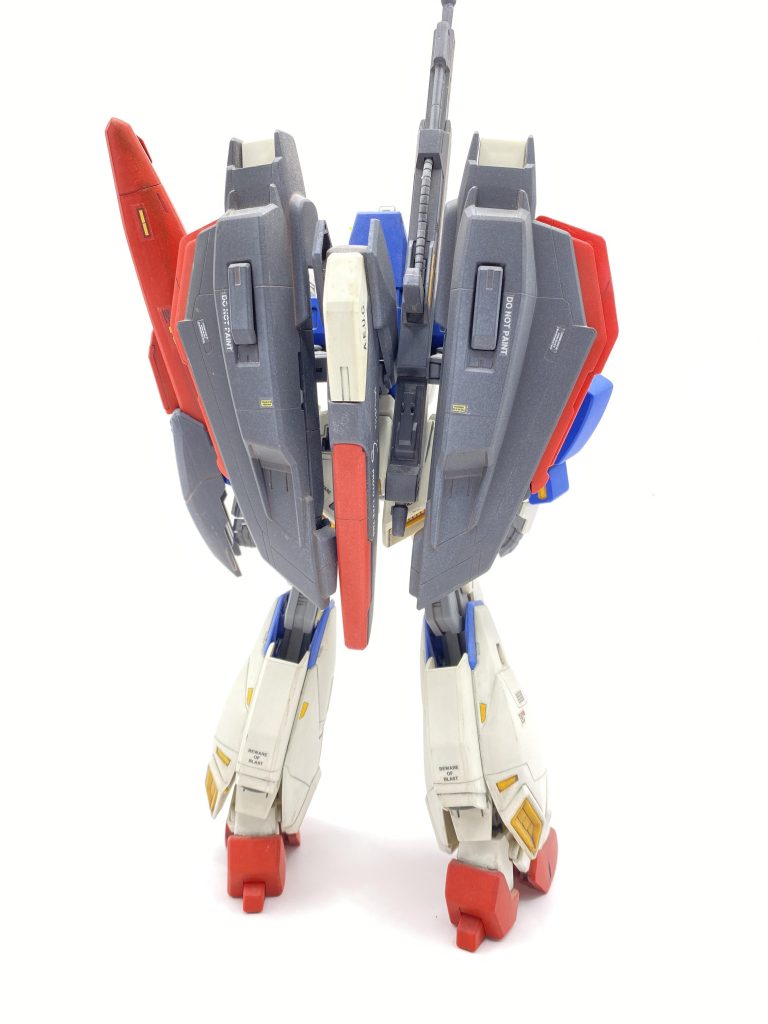 後ろ姿もやっとこ立ってる老人感👨🦳当時はエナメルがABSを侵す事も知らずに、関節の破損やパーツ割れが多々発生してどうして!どうして?理由がわからずにもう、汚しや墨入れは辞める方向性になったのでした(゚o゚;;