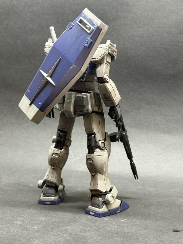 背面、腕、シールドに磁石を埋め込んでます。