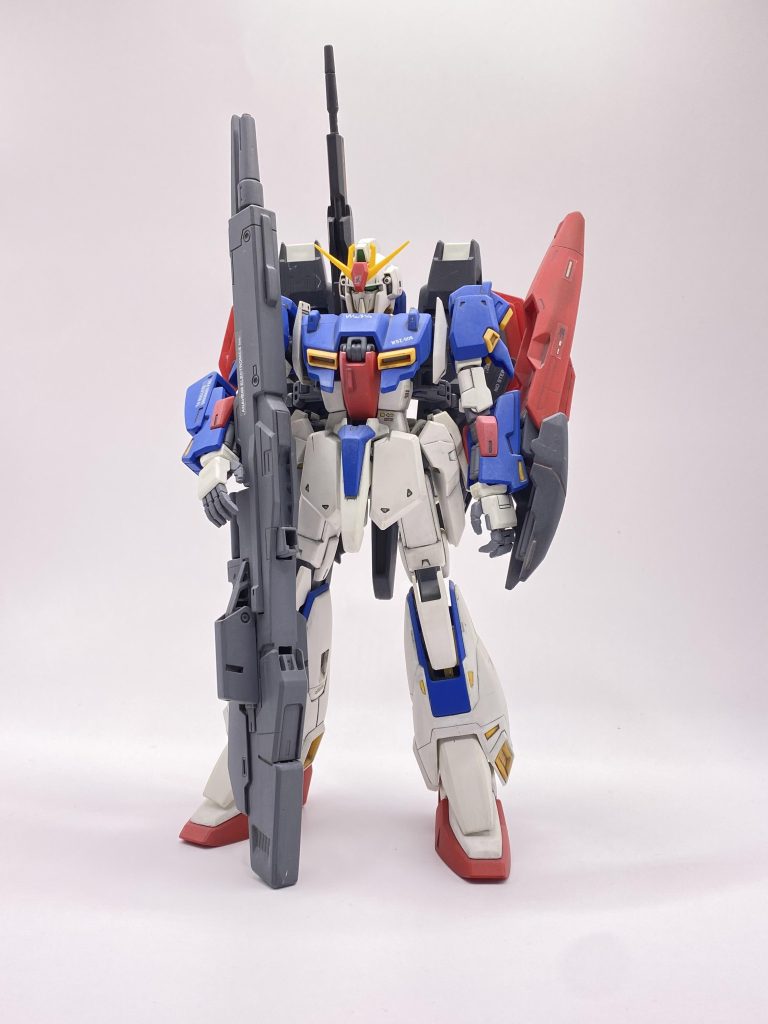 バスターランチャー(違いますが)は添わせる程度しか出来ません。仕上げはアクリル塗膜の上にラッカースプレーのつや消しかけて!筆塗りの厚塗りなんで、なんとか大丈夫しでしたね👌当時は唯一無二のカッコ良さでしたが2.0、カトキ版と進化し、歳とるわけだぁ😱