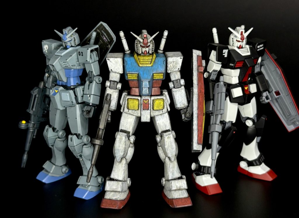 こちらはガンダム1〜3号機トリオです。プロトタイプガンダムことG-1(現代的にはゼロヒトと呼ぶ)はエントリーグレード、G-3はBeyond global版で製作してます。フォルムは今回の旧版HGUCが至高と思ってますが、プラモデルとしてはEGもビヨグロも超素晴らしいキットである事は間違いありません。