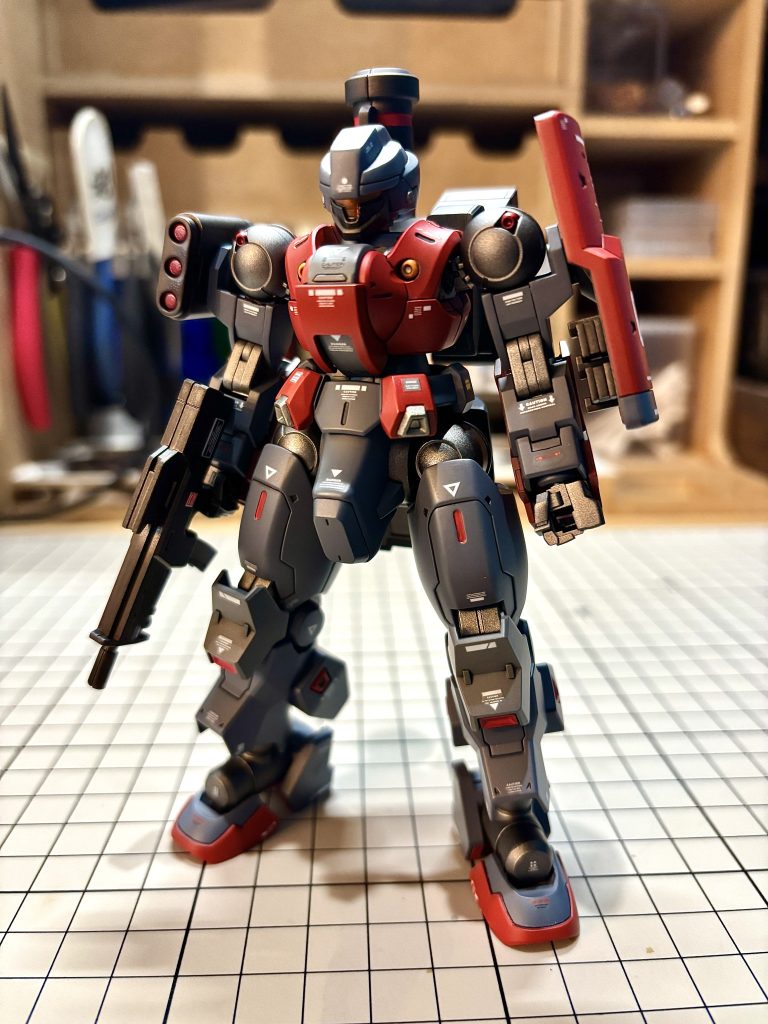 キットの出来が良かったので頭部だけ少しディテールを追加して、塗り分けとデカールで情報量を増やしてみました。