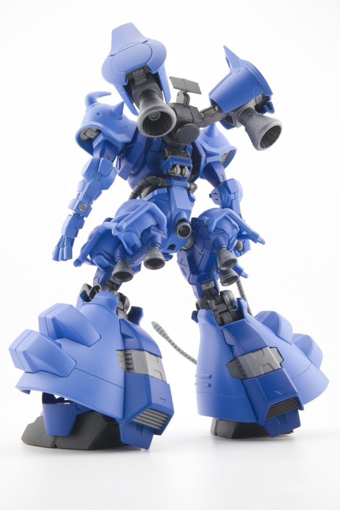 バックパックは30mmのパーツを基部にしてフライトタイプの肩をメインスラスターに。