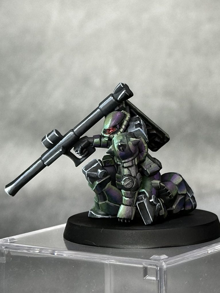 影側から。紫を暗くしすぎると黒に見えてしまい、明度と緑とのグラデーションに苦労しました。