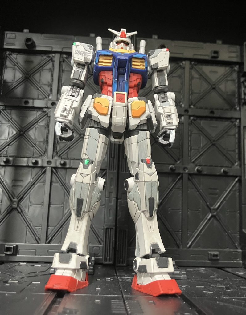 正面下から。この状態はほぼ横浜のガンダムと同じみたいですね。