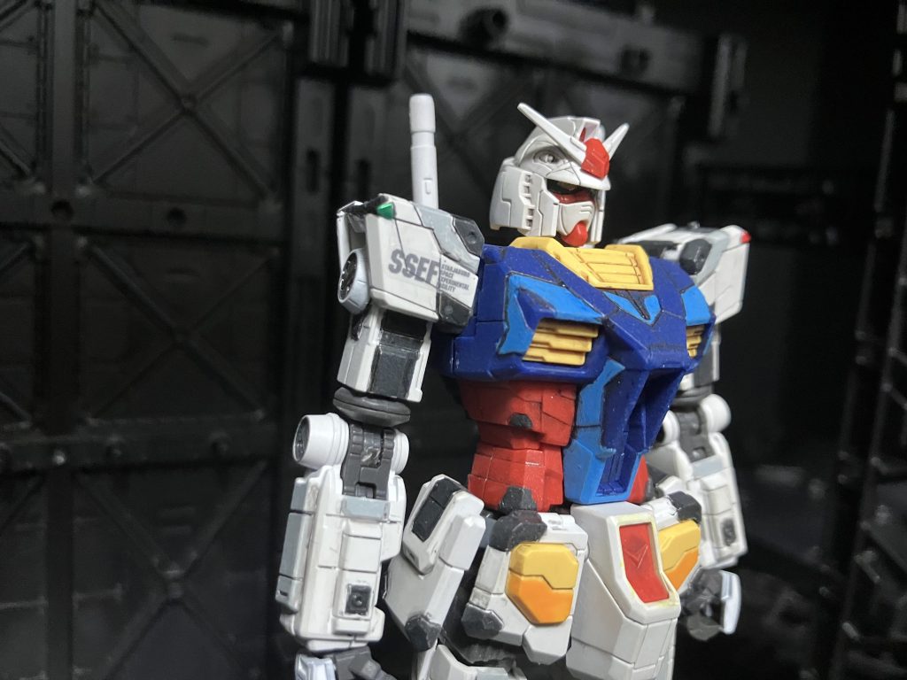 今回はスミ入れにリアルタッチマーカーを使用しました。拭き取りの過ぎることがあり拭き取りのタイミングが難しかったです。溶剤を使わない所が良い所でしょうか。割れを気にしくても良いですから。次回からは田宮エナメルとの使い分けをしたいと思っています。使い勝手良いです。