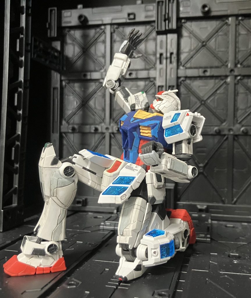 この角度はジョジョ立ちみたいに見えちゃいますね。