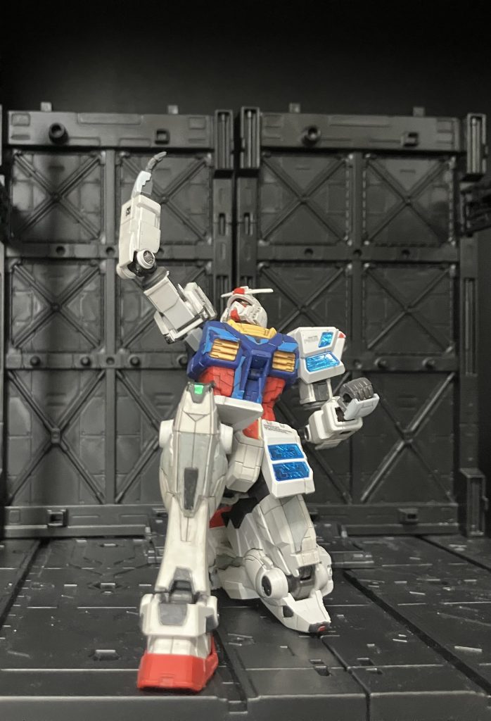 このキットはまだまだ店頭で見かけます。人気ないのかな?ガンプラの品薄状態が解消される事を切に願っています。