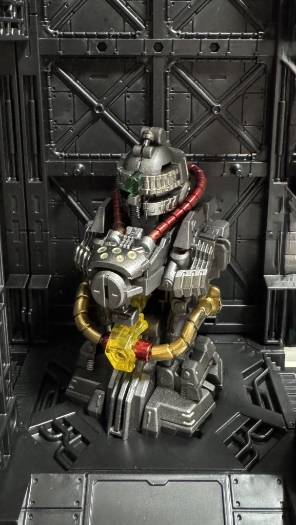 一応、塗り分けや、筆でゴールドの墨入れもしました。