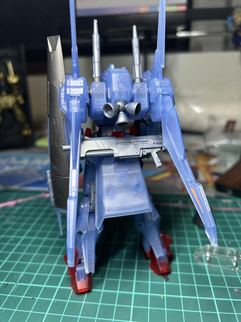 まぁトップコート吹いたところで薄いところ(シールドとかバインダーとか)はやっぱ透けちゃうけど本体はある程度透けを抑えられますしクリアカラーあんま好きじゃない人も是非一度試してみてはいかがでしょうか? こんな感じです!ここまで見ていただいてありがとうございます♪(ここまで見ていただいたなら)いいねとフォローもよろしくお願いします orzあと、クリアカラーのガンプラ(特にHG)でおすすめの活かし方があったらコメントで教えてほしいです!今後のガンプラ作りに大いに役立てさせていただきます!!それではまた次回で〜♪