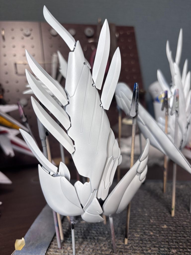 作品名：黒から白へ<p>ガンベで買ったゼロカスのリサーキュレーションカラーを元の色に戻しています。 やっともとの白色に戻った😊 手間がかかってしまいましたが、黒の成形色を影色に出来たので作業工程を一つ省けたと前向きに考えることにします🌟</p>