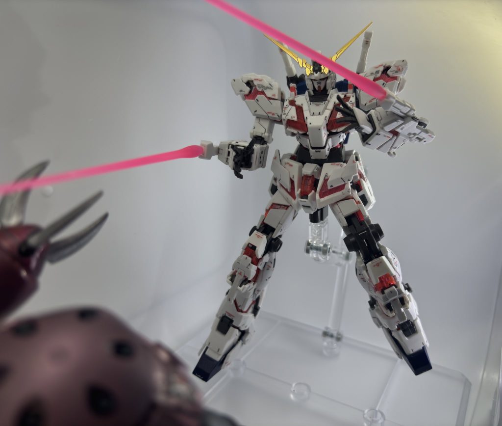 「アンジェロ、奴は普通じゃない!離れろ!」