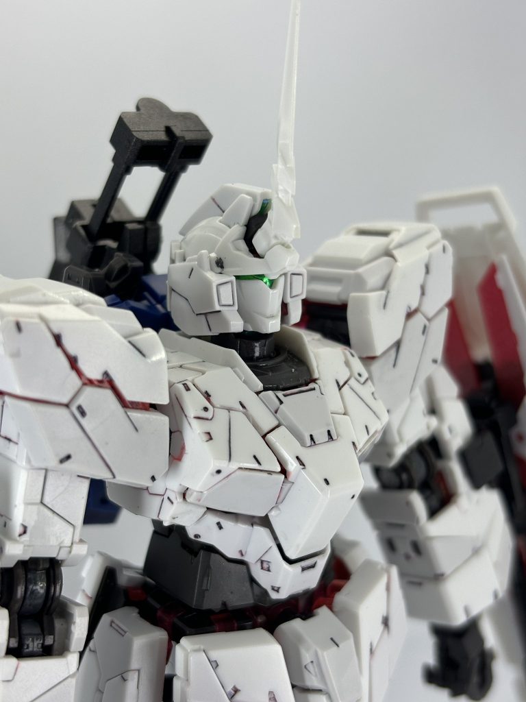 ユニコーンモード時のツインアイはオーロラシールを使ってできるだけ発色良くしています。パーツ構成上あまり光を拾ってくれないんですよね;;