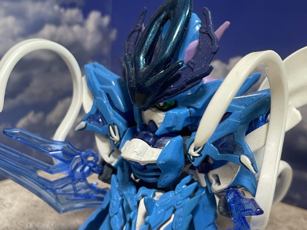 スイクンの特徴の白いやつは腕と背中から出ています