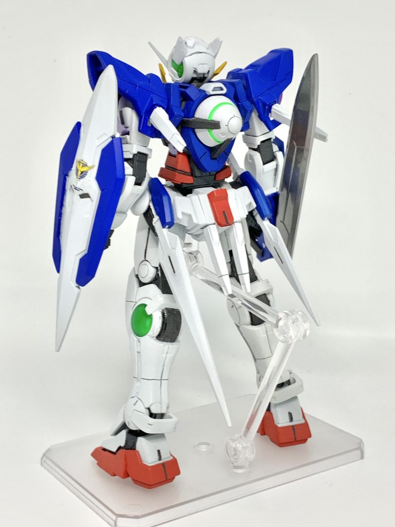 GNドライヴもイエローグリーンで塗装GNソードはガイアノーツ、ブレードシルバーに光沢クリアーを吹いてます