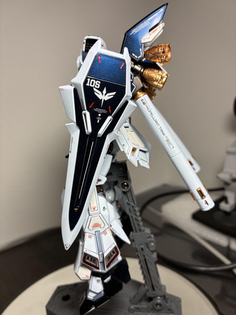 盾はめっちゃ磨いてガラスコーティングまでしたのに、写真に撮るとぜんぜわからない感じになりました。