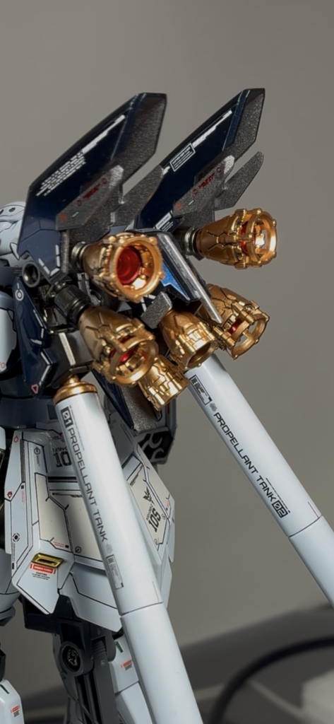 背部バーニアについてはビルダーズパーツを利用したことで、チタン焼きが出来ずレッドゴールドにしました。