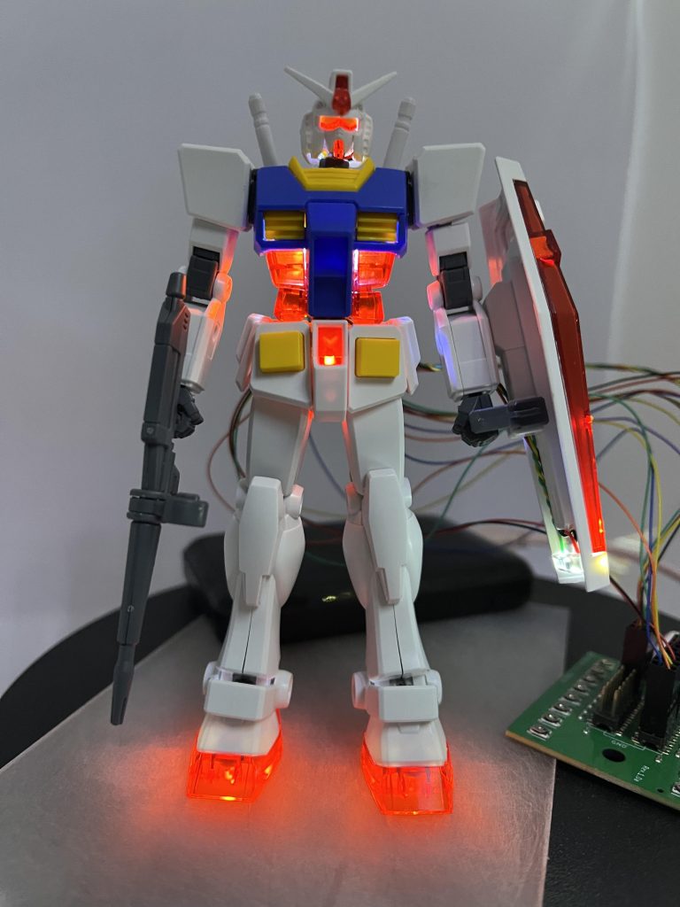 ポーズ無し、棒立ちの状態だと撮影センスがイマイチなので映えないですね。