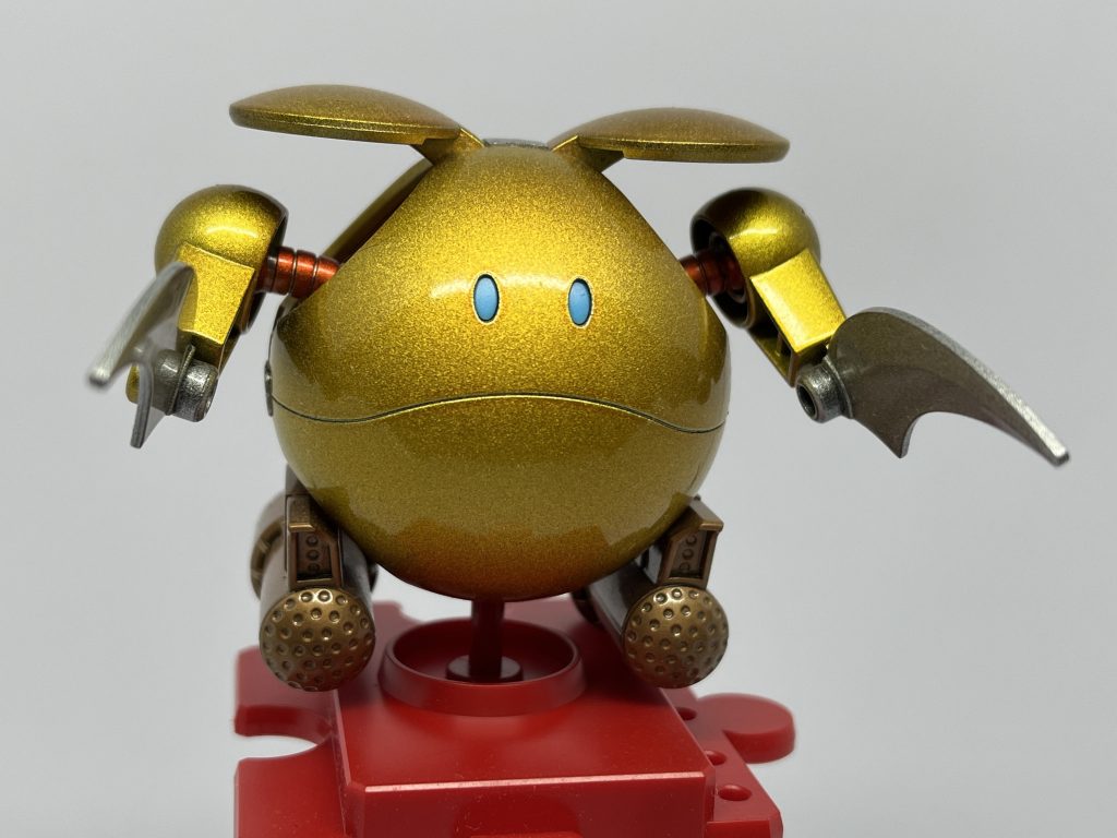 目の加工前。内部フレームから直で水色の目になっています。