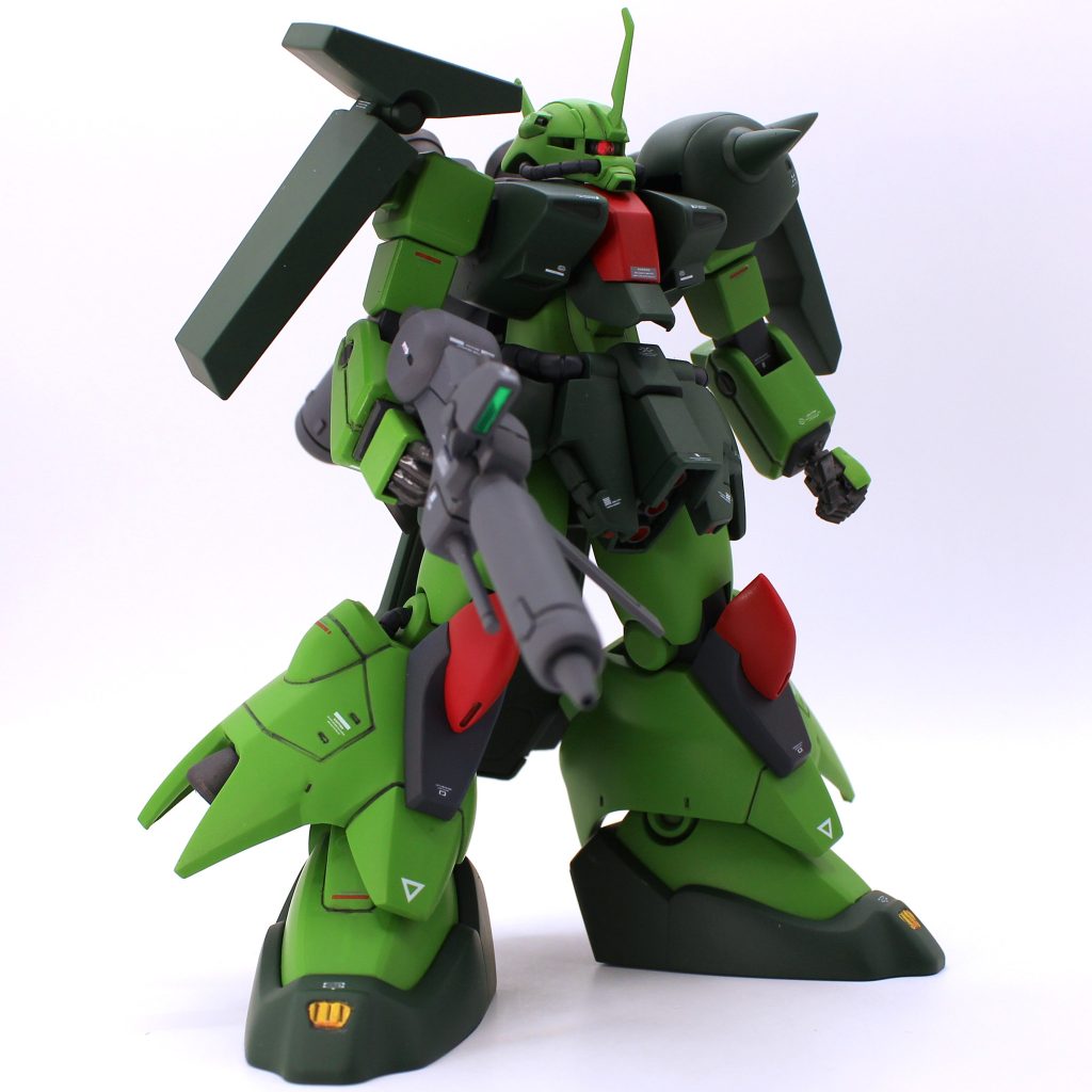 プロポーションについては私が本MSにそこまで造詣も思い入れも無いので評価しづらいですが、フラットな目で見てバランス取れていて格好良いと思います。少し腰が細過ぎな感じはしますが。