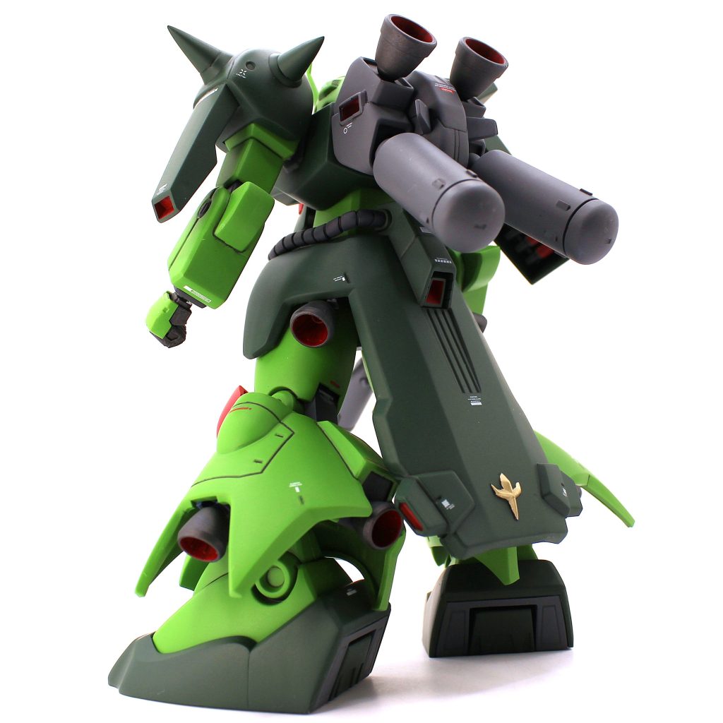 スパイクは先端部を切り落とし、ビルダーズパーツのMSスパイクを接ぎ木してシャープ化しています。