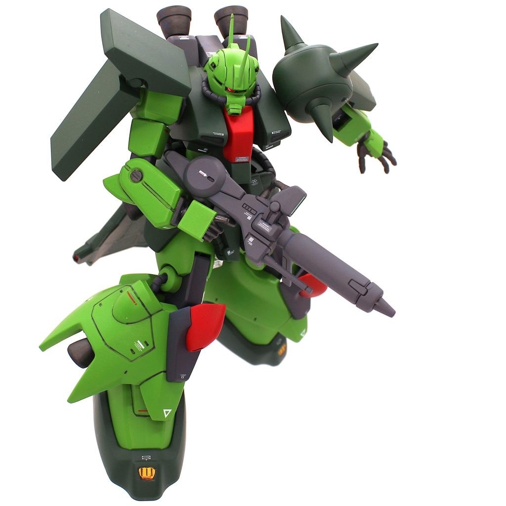 少しでも顎を引けるように襟の前面を削り込みました。首の延長も考えましたが、単純に伸ばすと横や後ろから見たときに外観破綻するので大工事になると思いやめました。