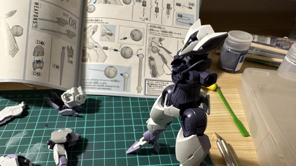 塗装後の確認。紫の出来に満足した時の写真。