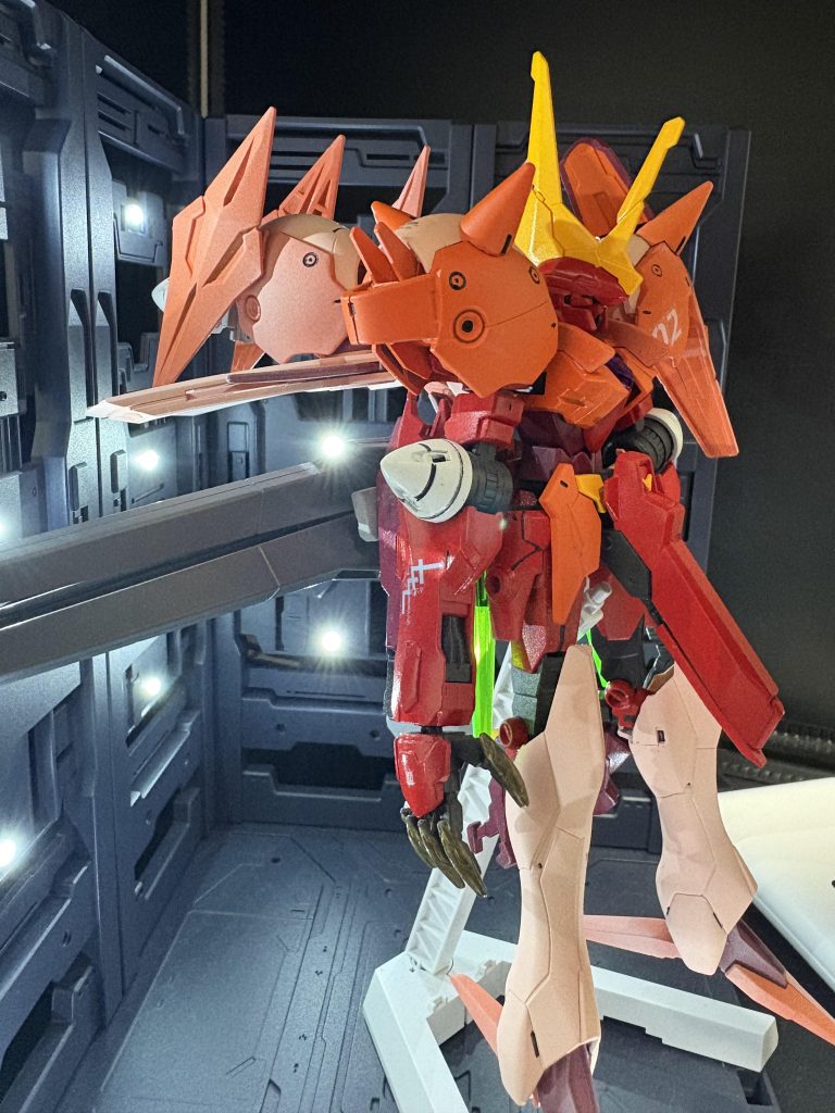 主な兵装はGNメガランチャーGNフィールドGNファング×4