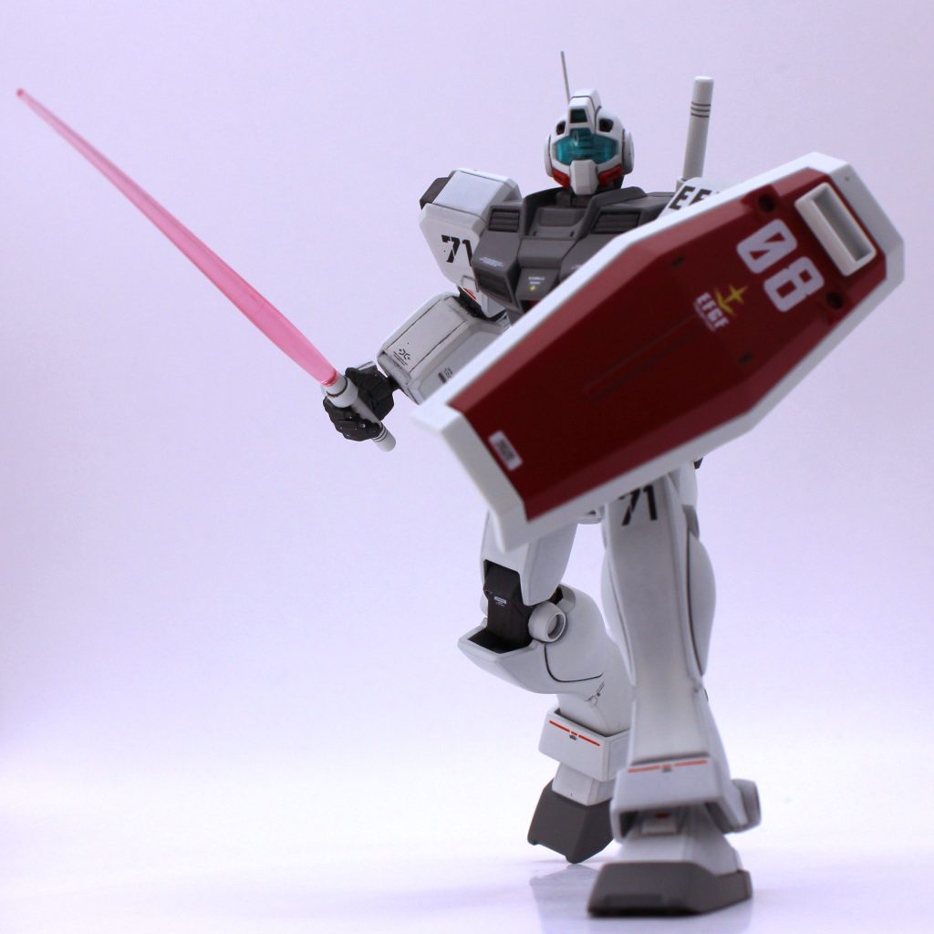 サーベルは手首と一体化されて単色成形なので、刀身はぶった切って柄に穴を空けて、在庫のクリア刀身を付けました。個人的には握り手の穴にぶっ挿す方式より表情があって好きです。手首は最低限の面相筆と塗料があれば塗れますし、サーベル刃は上記のように簡単にクリアと置き換えられますからね。