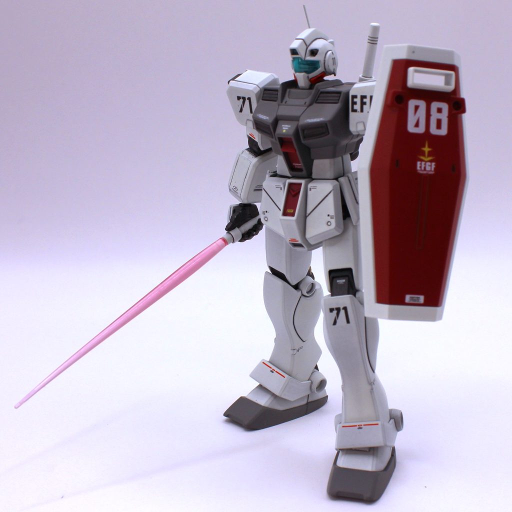 腿部で約2mm、下腹部で約1mm延長しています。まあ定番の延長工作ですね。構造が単純なので、何も考えずぶった切って板挟んで延長できるのは楽といえば楽ですね。腿裏がえぐれたようなカーブが掛かっているのでペーパー掛けが地味に苦行でした。