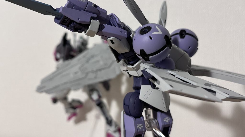 戦闘の後ろ姿。