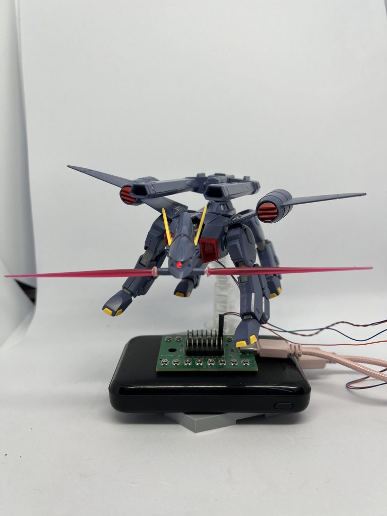 8月9日はバクゥの日　素組みでもいい感じ、モノアイはLED化。来年のこの日までには全塗したい。